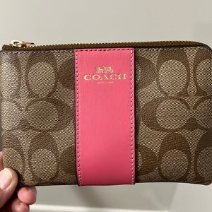 NWOT Coach Corner Zip Wristlet in Signature Canvas